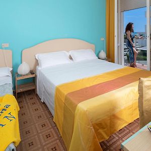 Camera standard con letto king size